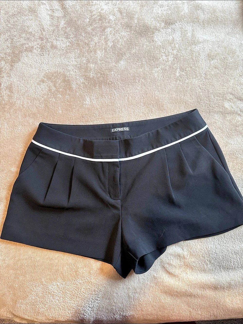 Express Women's Dressy Black Shorts Size 8 Like New